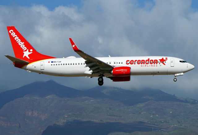 Boeing 737-800 (9H-TJH)