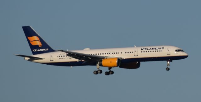 Boeing 757-200 (TF-FSJ)