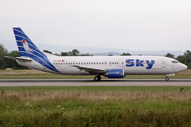 BOEING 737-400 (TC-SKB)