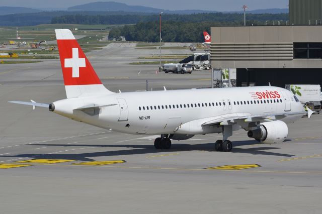 Airbus A320 (HB-IJR)