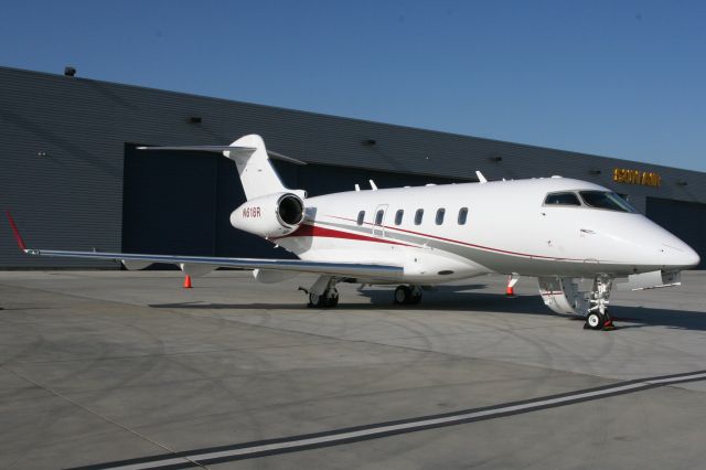 Bombardier Challenger 300 (N618R)