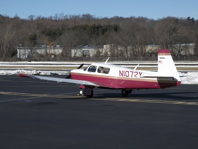 Mooney M-20 (N1072Y) - A fast aircraft.