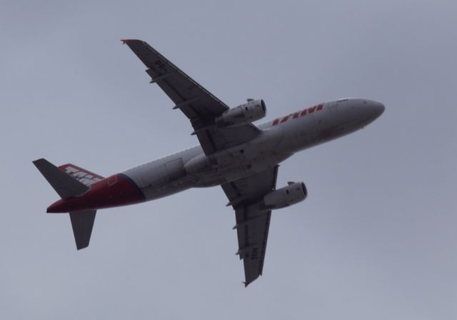 Airbus A320 (PR-MAG) - TAM A320-232 arriving to Montevideo, Uruguay on a cloudy Friday afternoon