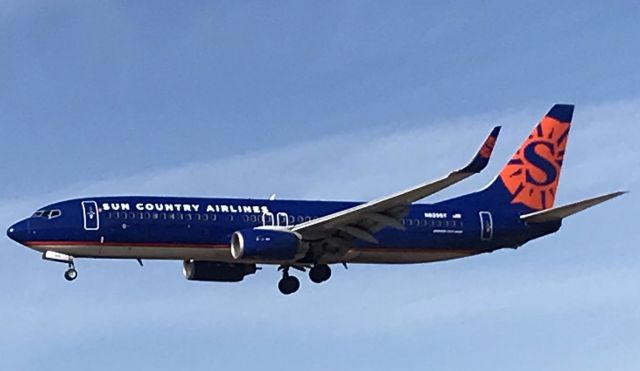 Boeing 737-800 (N829SY) - Runway 25 arrival! 2/19/23.