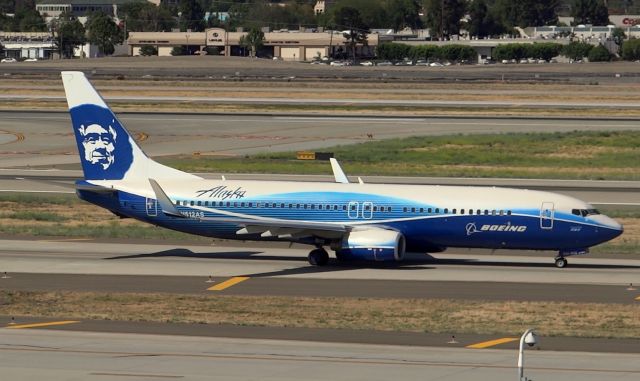 Boeing 737-800 (N512AS)