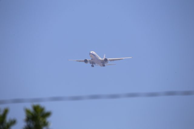 BOEING 777-300ER (B-18053)