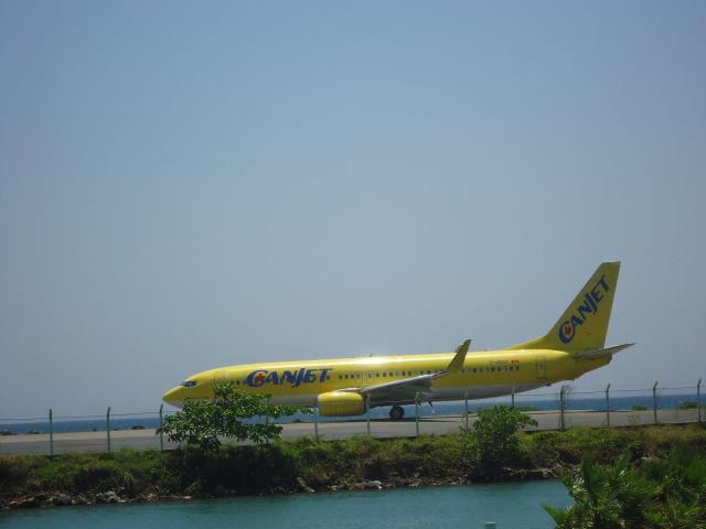 Boeing 737-700 (C-GDGZ)