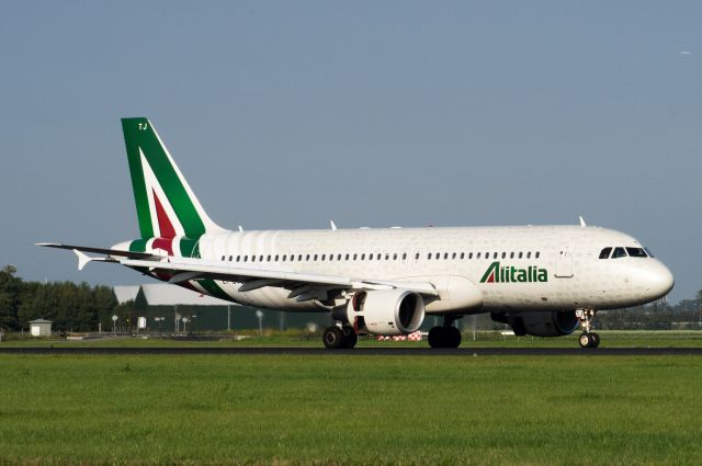 Airbus A320 (EI-DTJ) - "Employees signatures" paint.