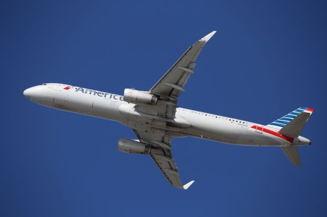 Airbus A321 (N902AA)