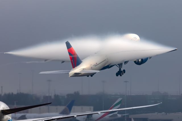 Boeing 777-200 (N704DK) - Sydney's massive fog creating some nice surprises.br /DL40/DAL40 to LAX Los Angeles, R34L 07/07/2019