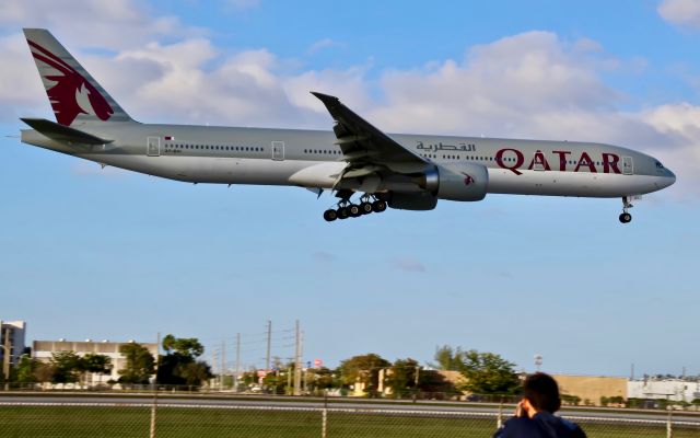 BOEING 777-300 (A7-BAI)