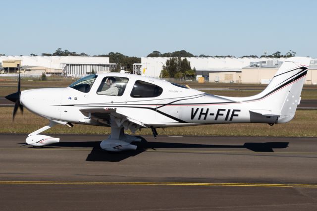 Cirrus SR-22 (VH-FIF)