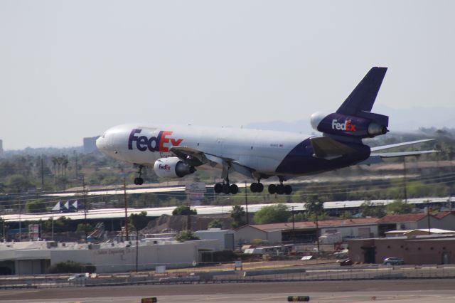 McDonnell Douglas DC-10 (N319FE)