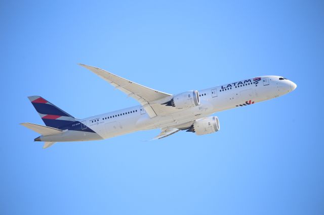 Boeing 787-9 Dreamliner (CC-BGN)