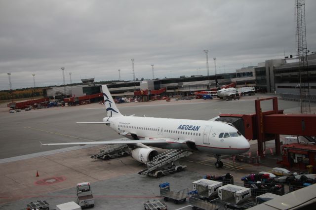 Airbus A320 (SX-DVK) - 10/15/16 Arlanda terminal 5