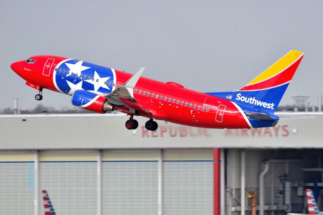 Boeing 737-700 (N922WN) - Departing 23-R bound for ATL on 02-24-21