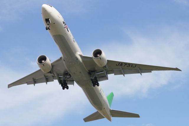 Boeing 777-200 (JA731J) - Go around for this JAL B777-300ER, sporting an old eco livery.