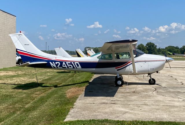 Cessna Skylane (N2451Q)