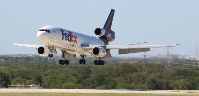 Boeing MD-11 (N313FE) - Visual approach for 22