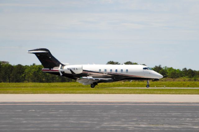 Canadair Challenger 350 (N571FX)