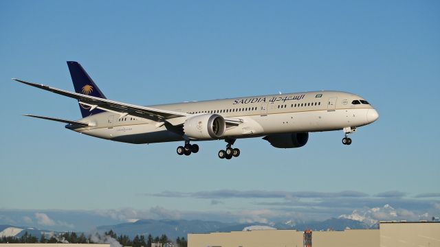 Boeing 787-9 Dreamliner (HZ-ARA) - BOE603 on final approach to Rwy 16R during its B2 flight on 1/8/16. (ln 376 / cn 41544). 