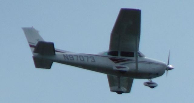 Cessna Skylane (N97073) - N97073 over Corvallis, Oregon on approach to CVO 19th May 2019.