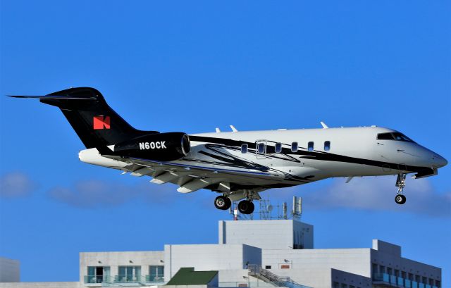 Bombardier Challenger 300 (N60CK)