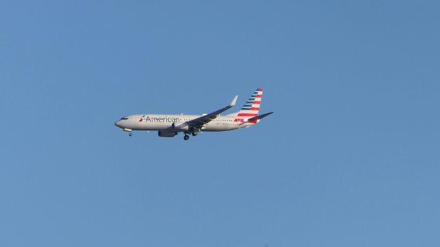 Boeing 737-800 (N804NN)