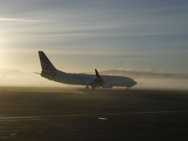 Boeing 737-700 (VH-YFS)