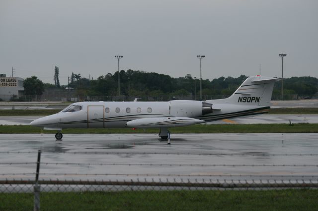 Learjet 35 (N90PN)