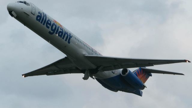 McDonnell Douglas MD-83 (N886GA) - Wheels up bound for Orlando Sanford