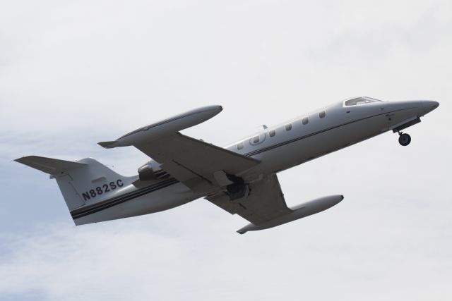Learjet 35 (N882SC)