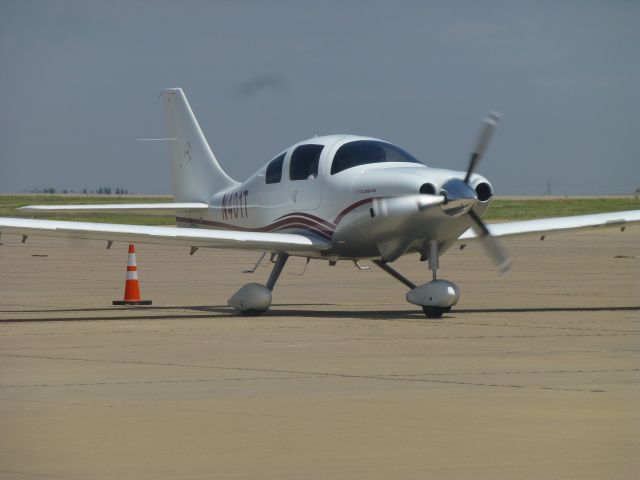Cessna 350 (N401T)