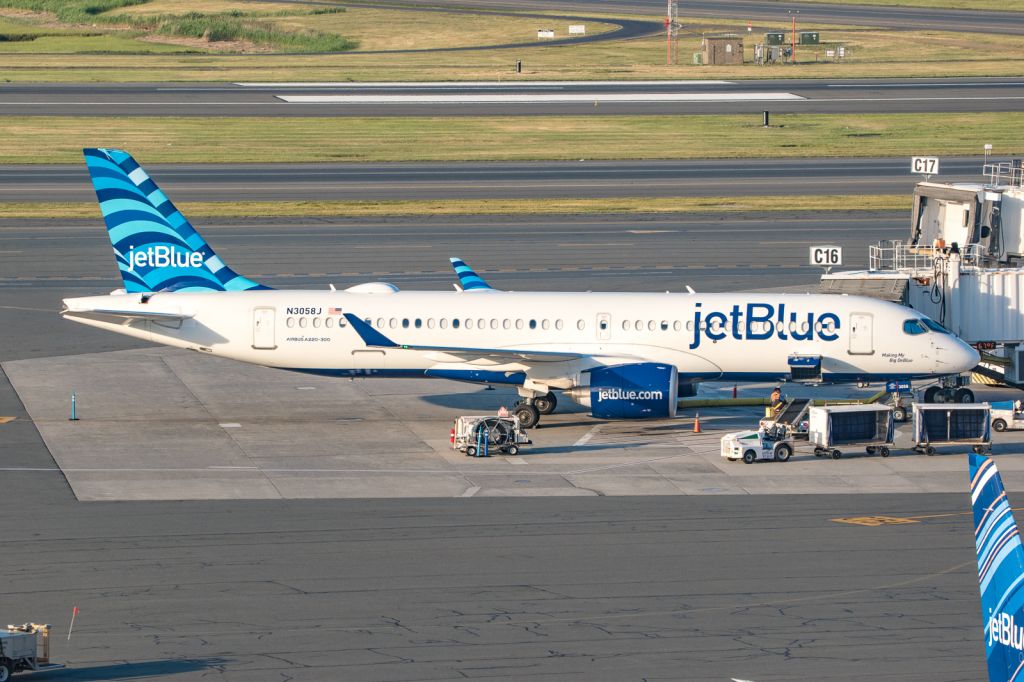 Airbus A220-300 (N3058J)