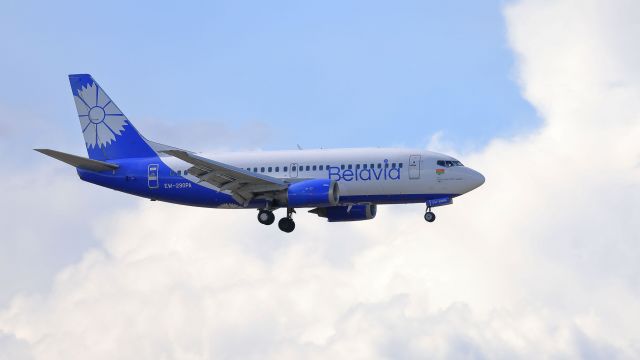 Boeing 737-500 (EW-290PA)