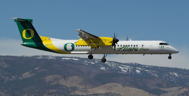 de Havilland Dash 8-400 (N407QX) - Horizons very colorful Oregon Ducks college liverybird (N407QX) is just a few moments from landing on runway 34R at Reno Tahoe International.  On this particular day, three consecutive QXE flights arriving at Reno were special paintbirds.