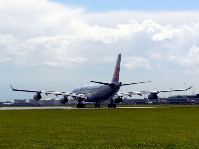 Airbus A340-300 —