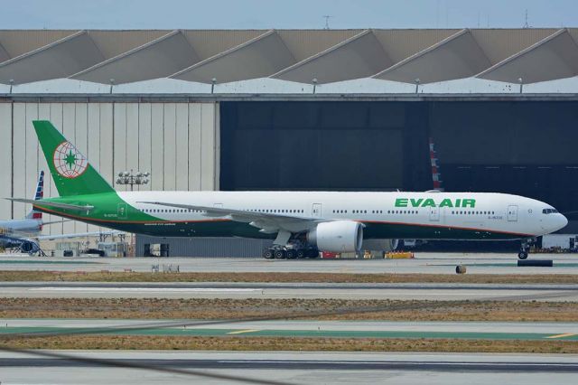 BOEING 777-300 (B-16726) - EVA Air Boeing 777-35EER B-16726 at LAX on May 3, 2016. 