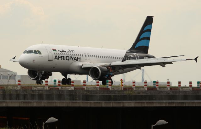 Airbus A320 (EI-ONJ)