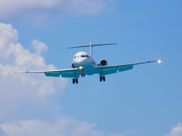 McDonnell Douglas MD-83 (PJ-MDE)