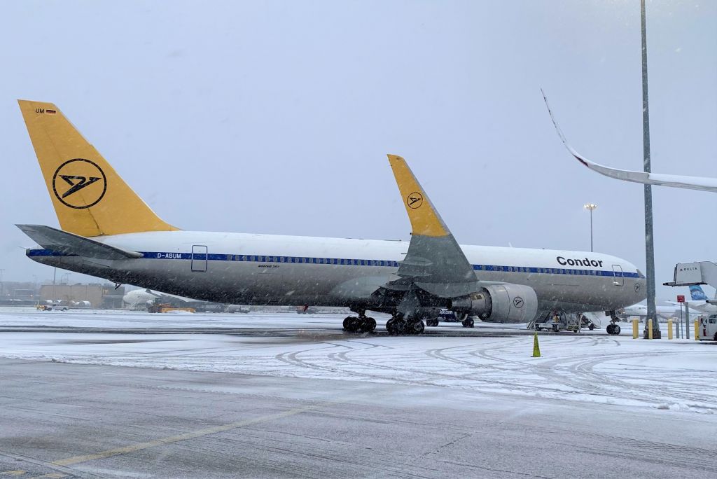 BOEING 767-300 (D-ABUM) - diversion 01/23/23 during snow