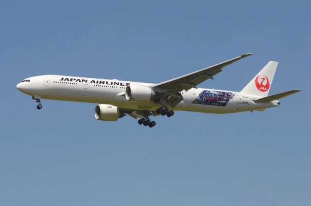 BOEING 777-300ER (JA740J)