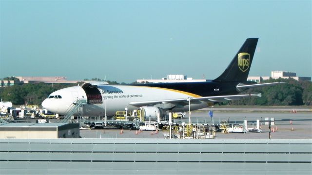 Airbus A300F4-600 (N157UP) - N157UP A300F4-622R resting after arriving from Louisville early that morning