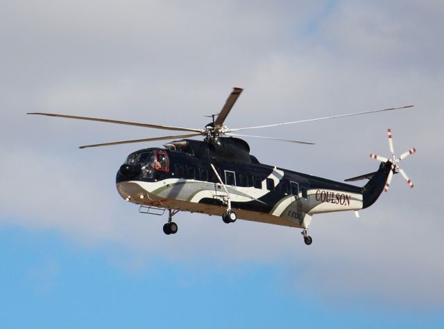 Sikorsky Sea King (C-FXEC) - Sikorsky S-61N registration C-FXEC arrives into Longreach 9th June 2020, it later departed for Mount Isa.