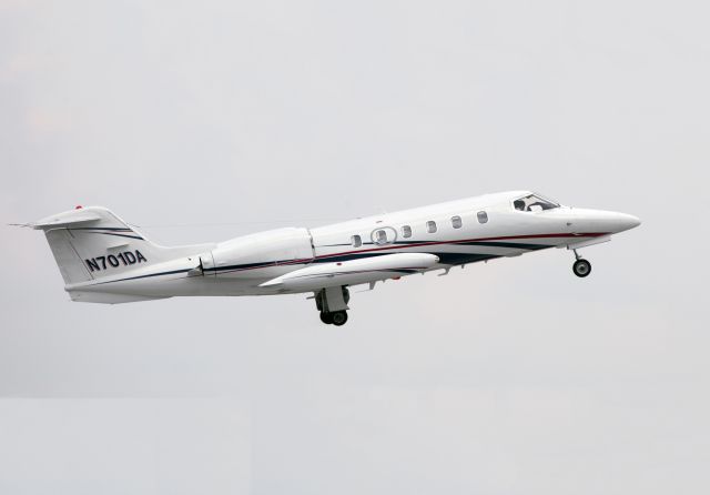 Learjet 35 (N701DA)