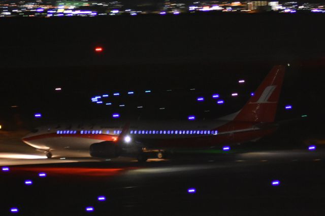 Boeing 737-800 (B-1740)
