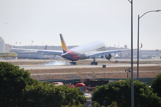 Airbus A350-900 (HL8308)