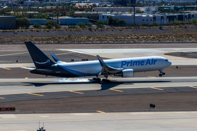 BOEING 767-300 (N449AZ) - Prime Air 767-300 landing at PHX on 9/18/22. Taken with a Canon 850D and Canon EF 70-200mm f/2.8L IS II USM lens.