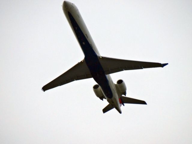 Canadair Regional Jet CRJ-900 (N272PQ)