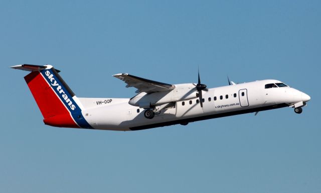 de Havilland Dash 8-300 (VH-QQP) - Departing 34R